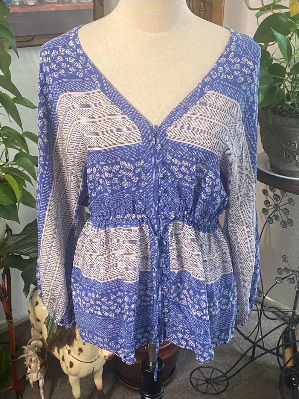 Edme & Esyllte Blue Printed V-Neck Button-Front Peplum Blouse